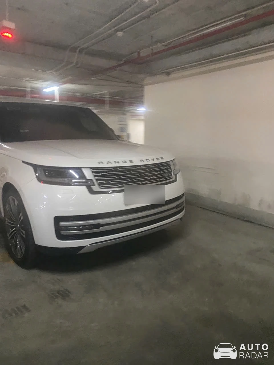 Land Rover Range Rover LWB spotted in Hanoi
