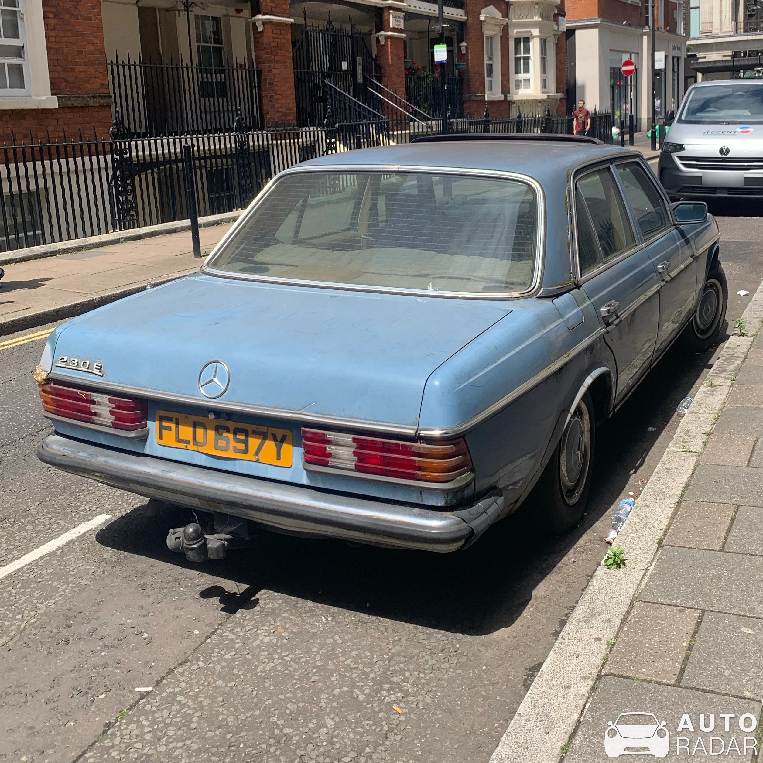 Mercedes-Benz 230E W123 spotted in London