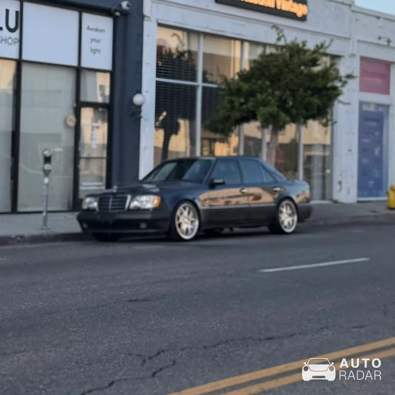 Mercedes-Benz 500E W124 spotted in Los Angeles