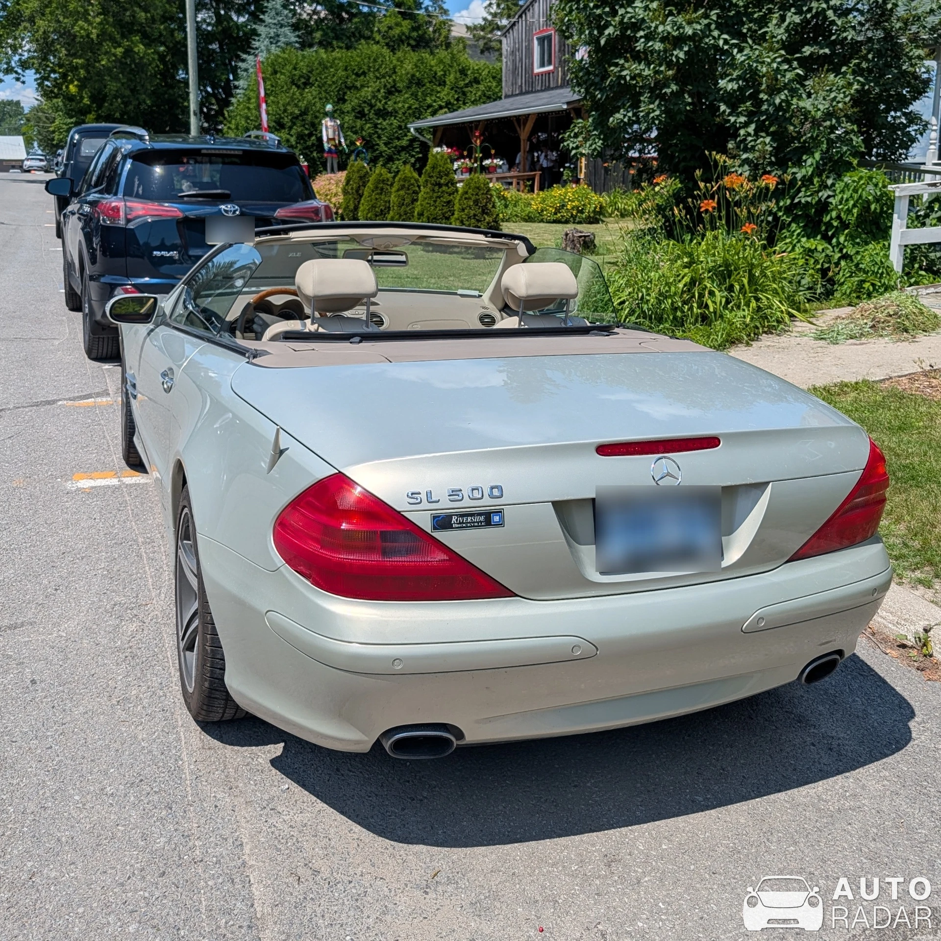 Mercedes-Benz SL 500 R230 spotted in Merrickville