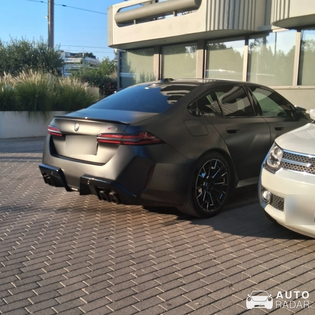 BMW M5 G90 spotted in Vari