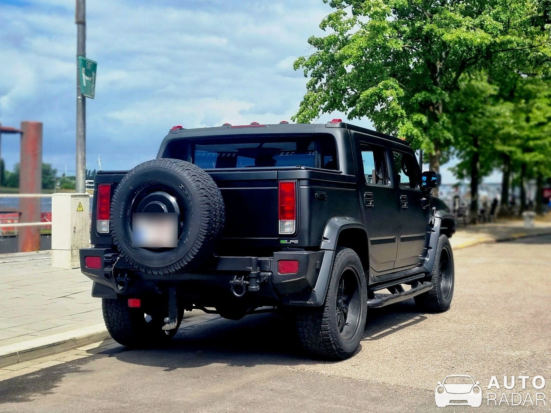 Hummer H2 SUT spotted in Antwerpen