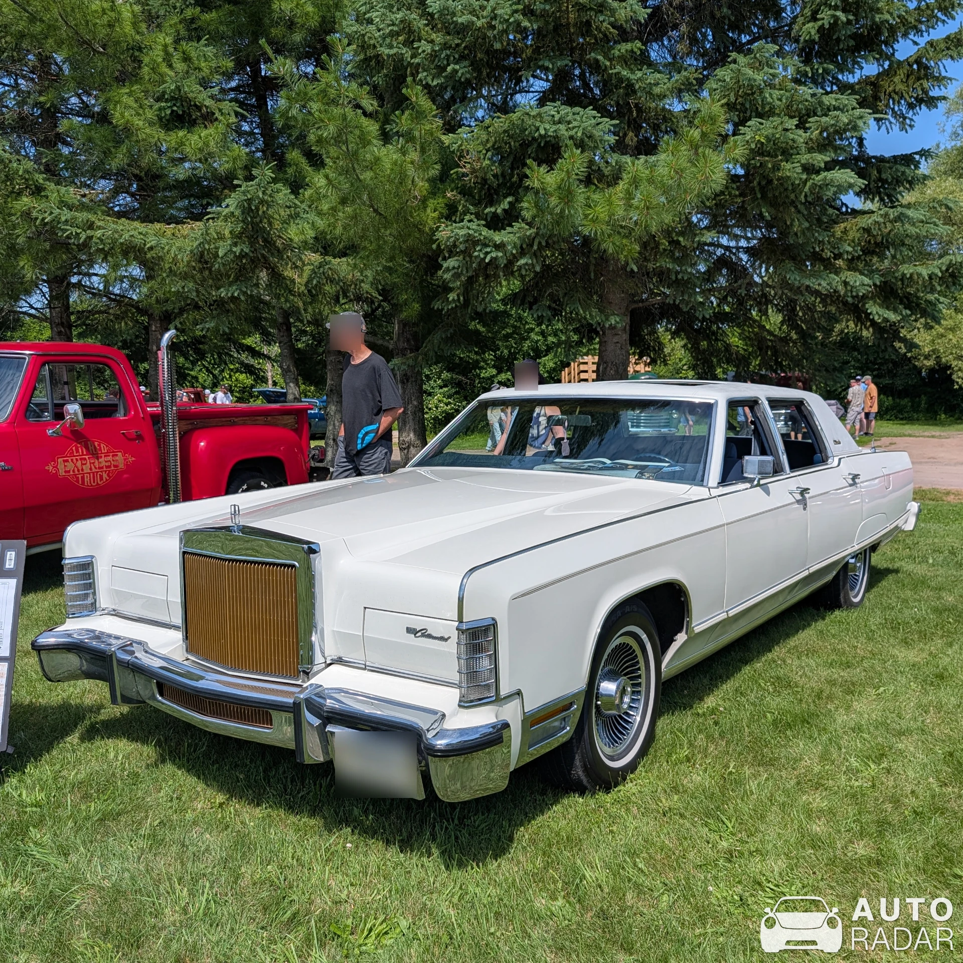 Lincoln Continental spotted in Merrickville