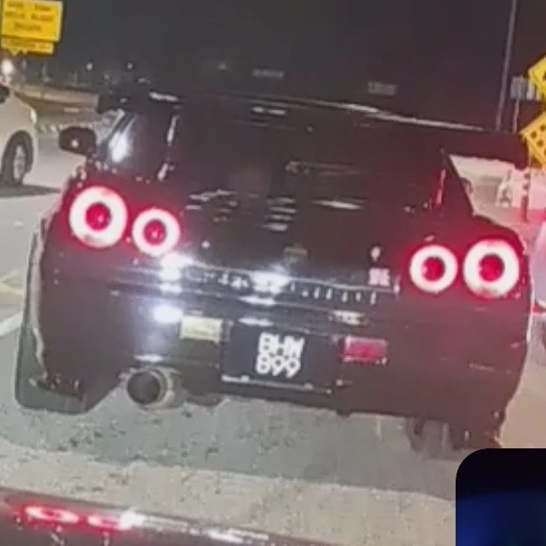 Nissan Skyline R34 GT-R spotted in Muar, Malaysia