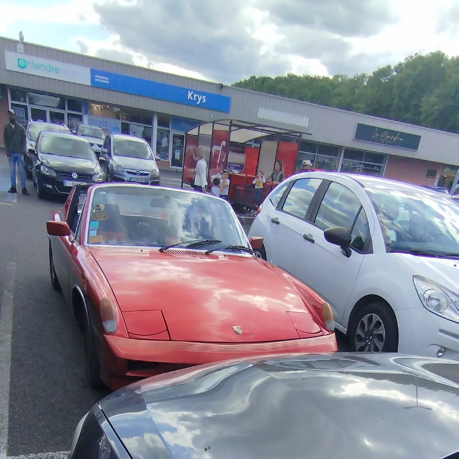 Porsche 914 spotted in Langeais, France
