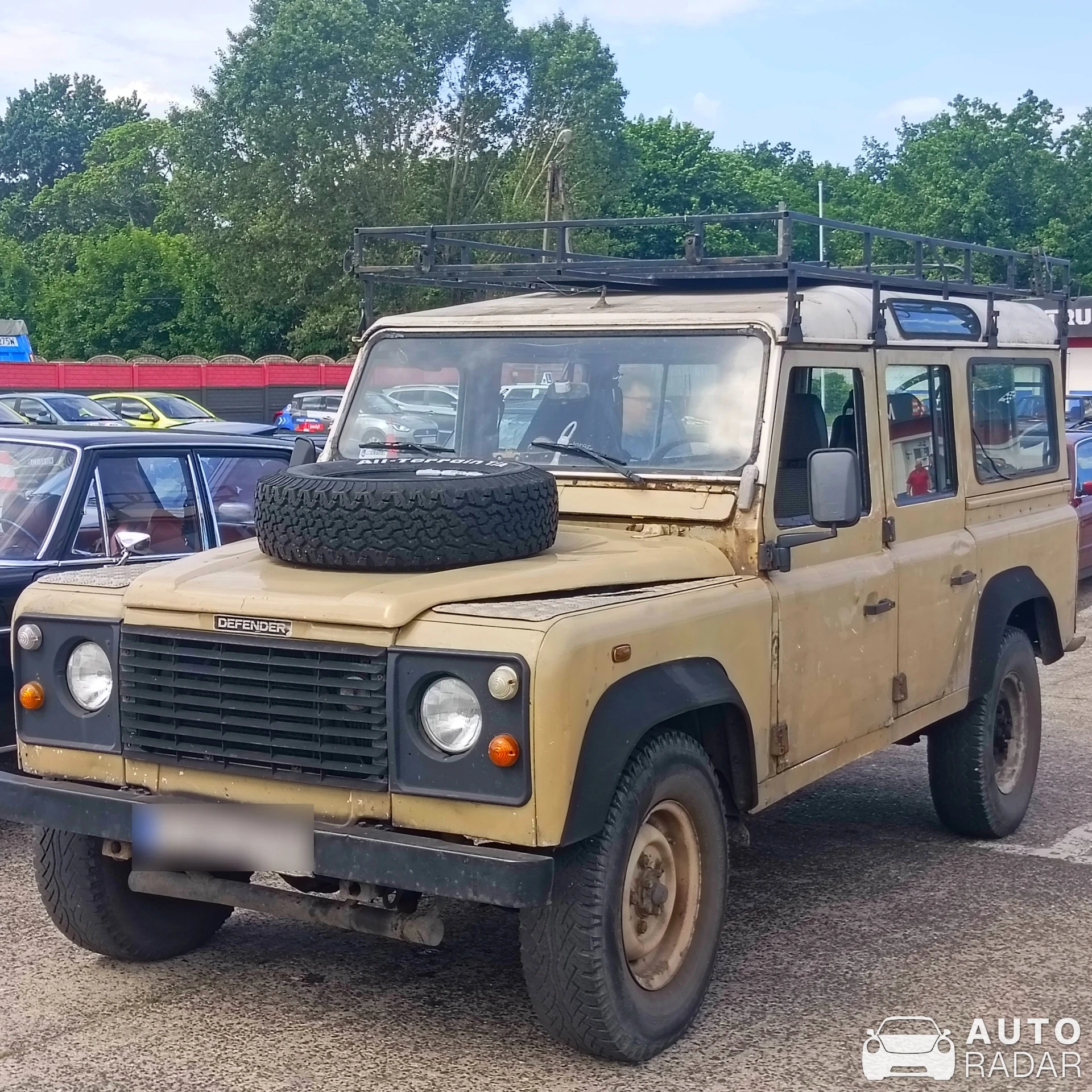 Land Rover Defender spotted in Toruń