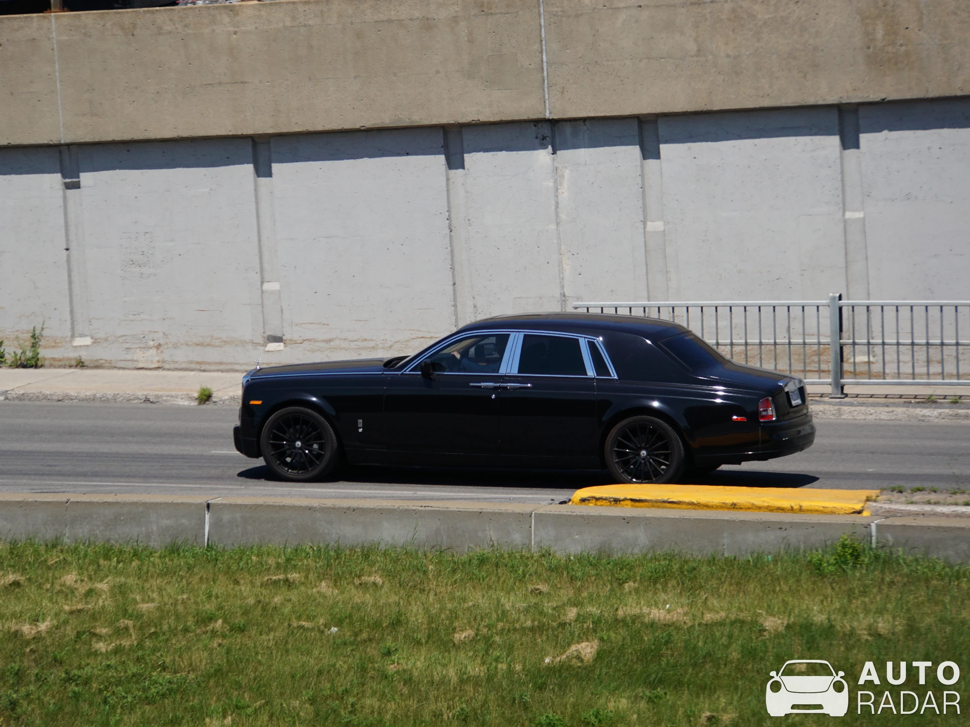 Rolls-Royce Phantom VII spotted in Montréal