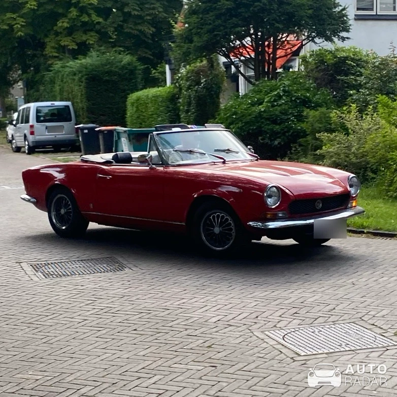 Fiat 124 Sport Spider spotted in Bergen (NH)