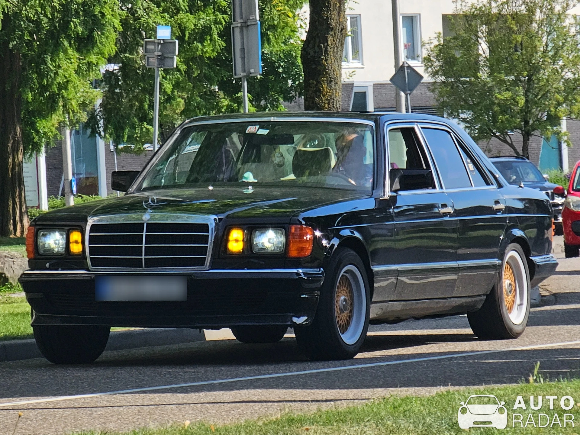 Mercedes-Benz 1000 SEL W126 spotted in Kerkrade