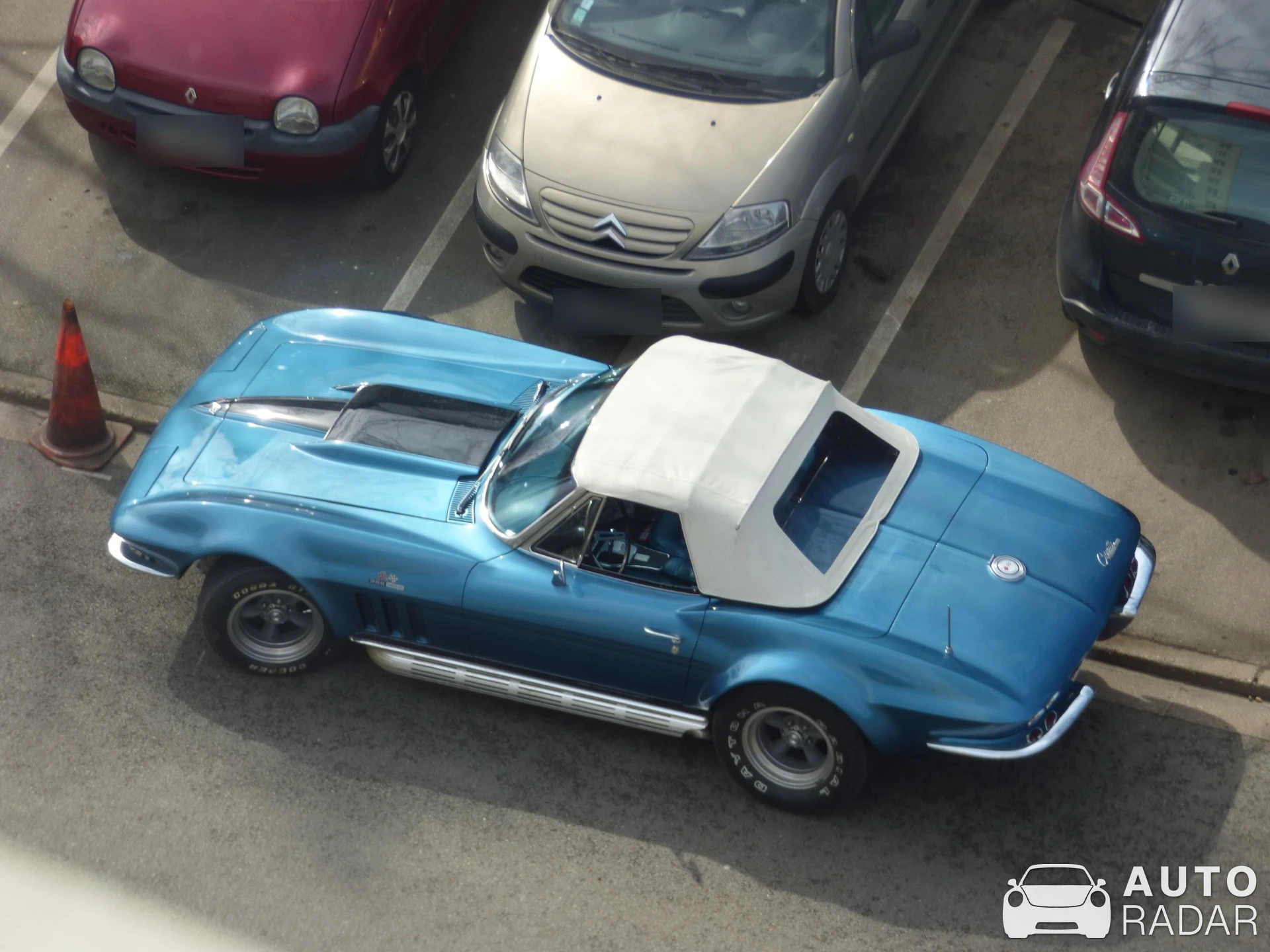 Chevrolet Corvette C2 spotted in Poissy