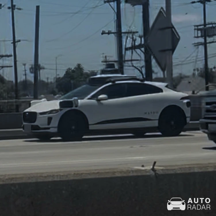 Jaguar I-PACE spotted in Anaheim
