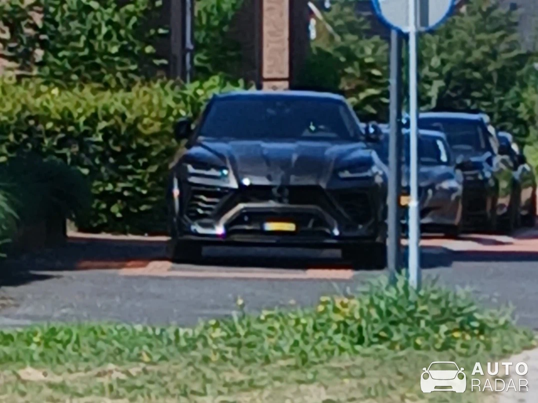 Lamborghini Urus spotted in Lelystad