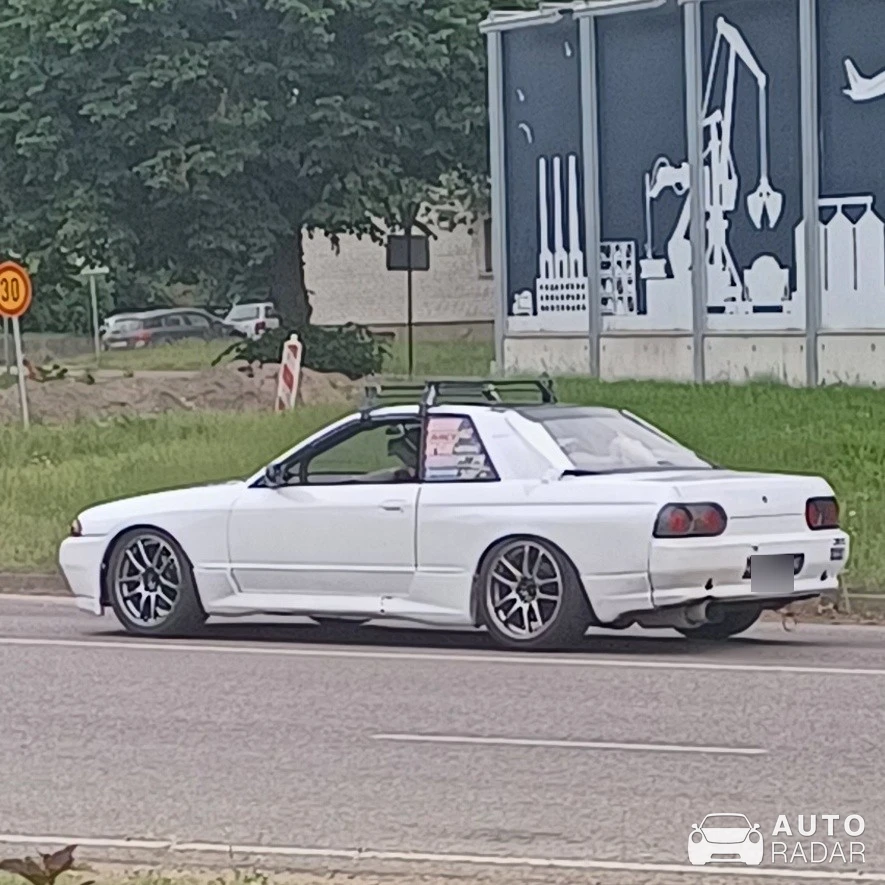Nissan Skyline R32 spotted in Grobiņa