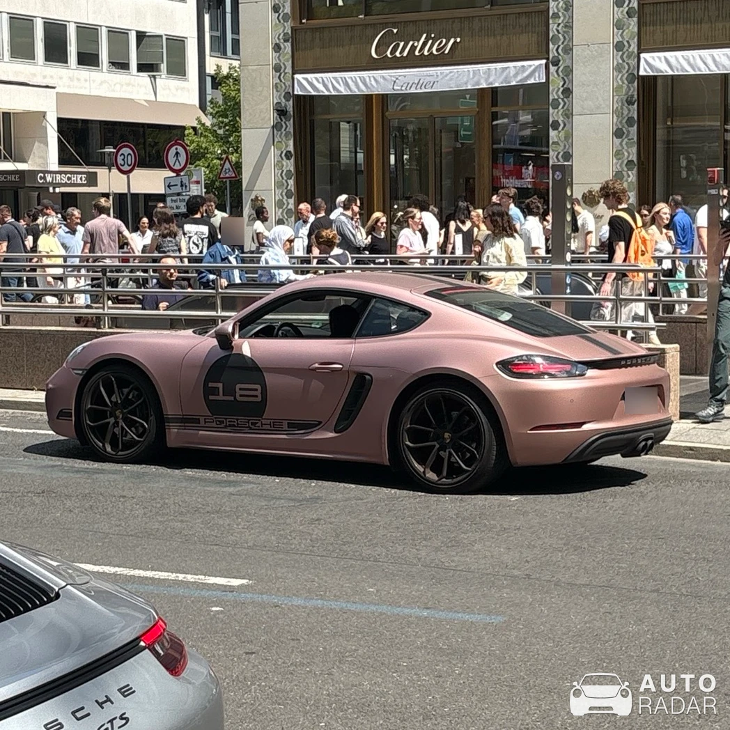 Porsche 718 Cayman T spotted in Düsseldorf