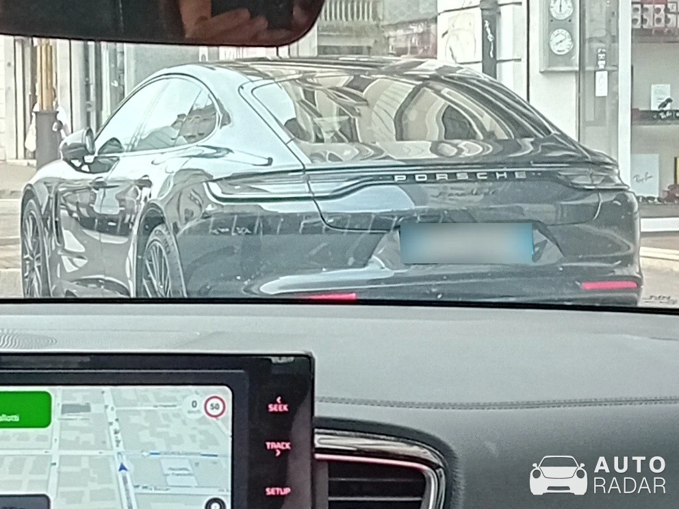 Porsche Panamera 4 spotted in Venezia