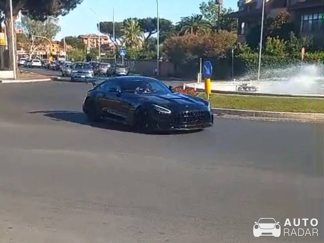 Mercedes-AMG GT spotted in Roma
