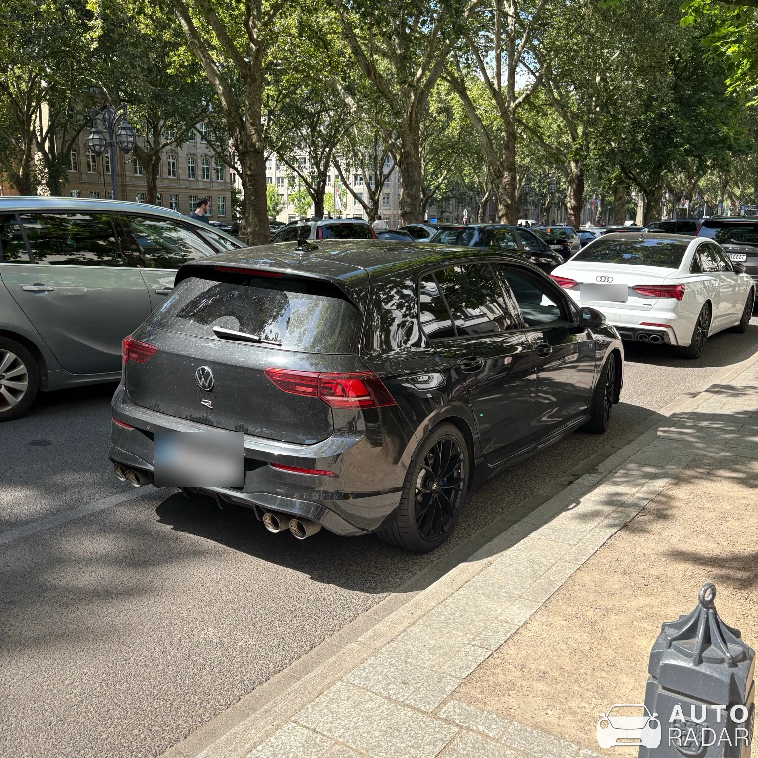 Volkswagen Golf 8 R Variant spotted in Düsseldorf