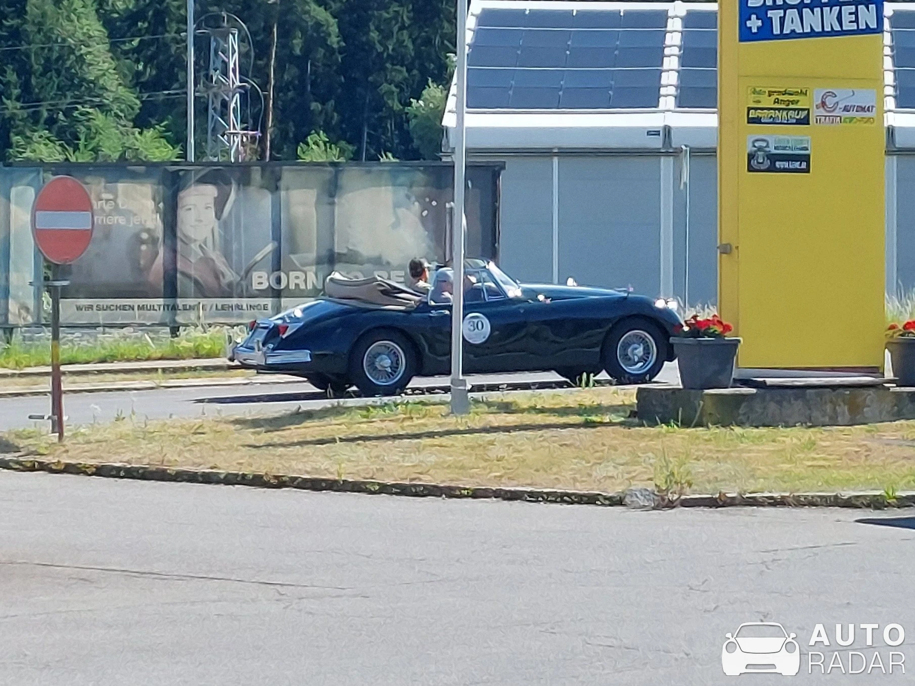 Jaguar XK150 spotted in Anger