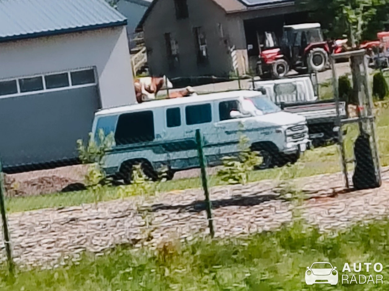 Chevrolet G20 spotted in Slavoňov