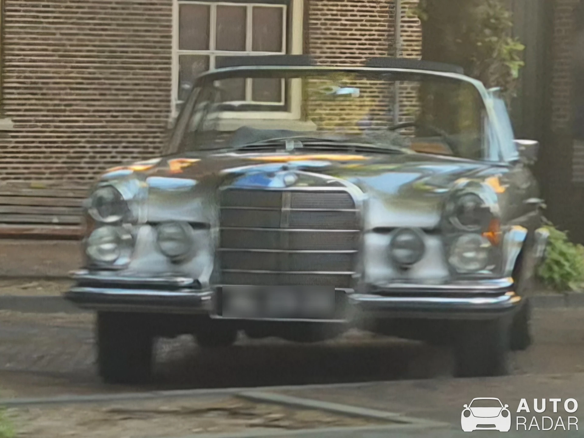 Mercedes-Benz 280 SE spotted in Hoorn