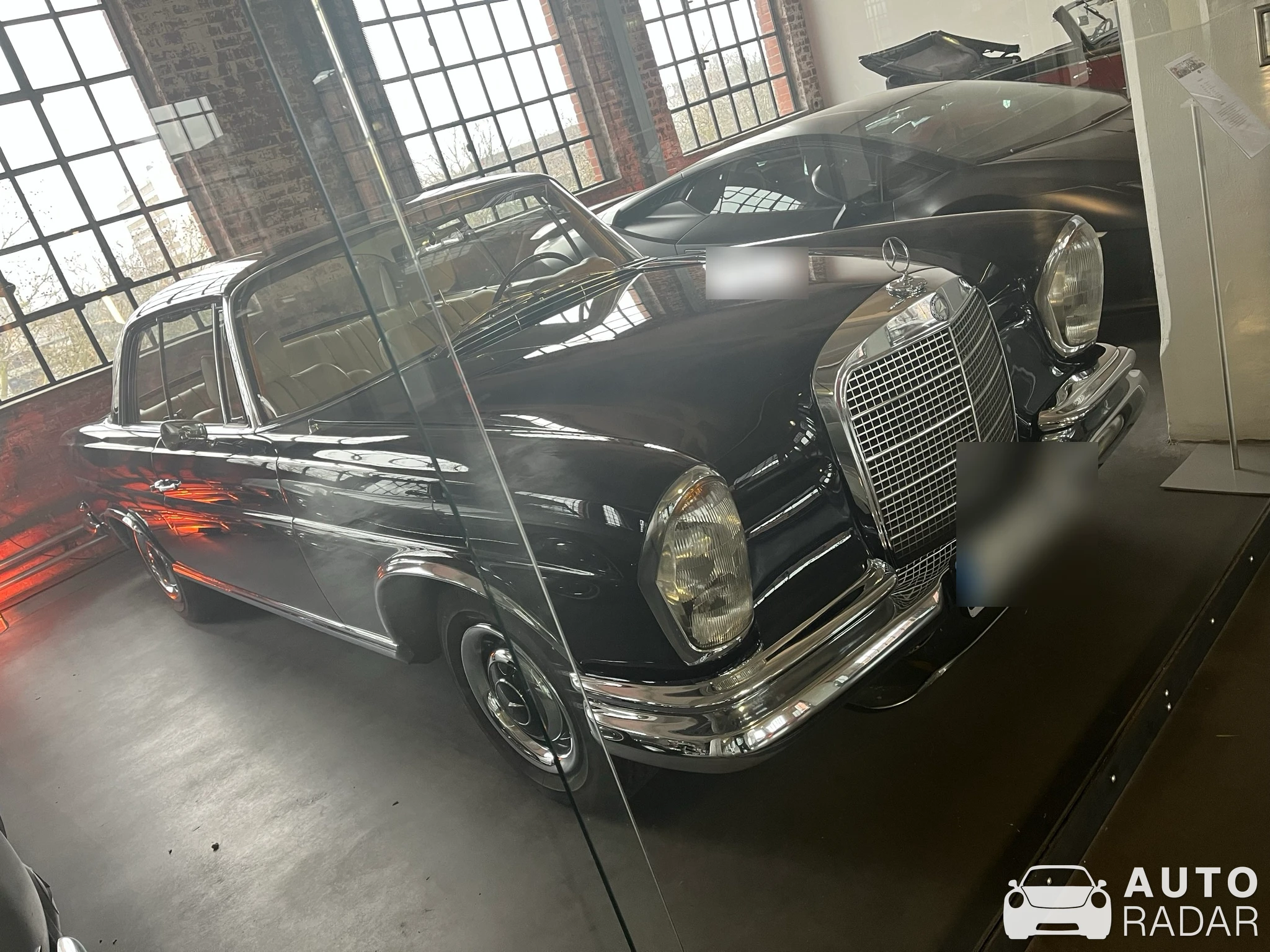 Mercedes-Benz 280 SE spotted in Frankfurt am Main
