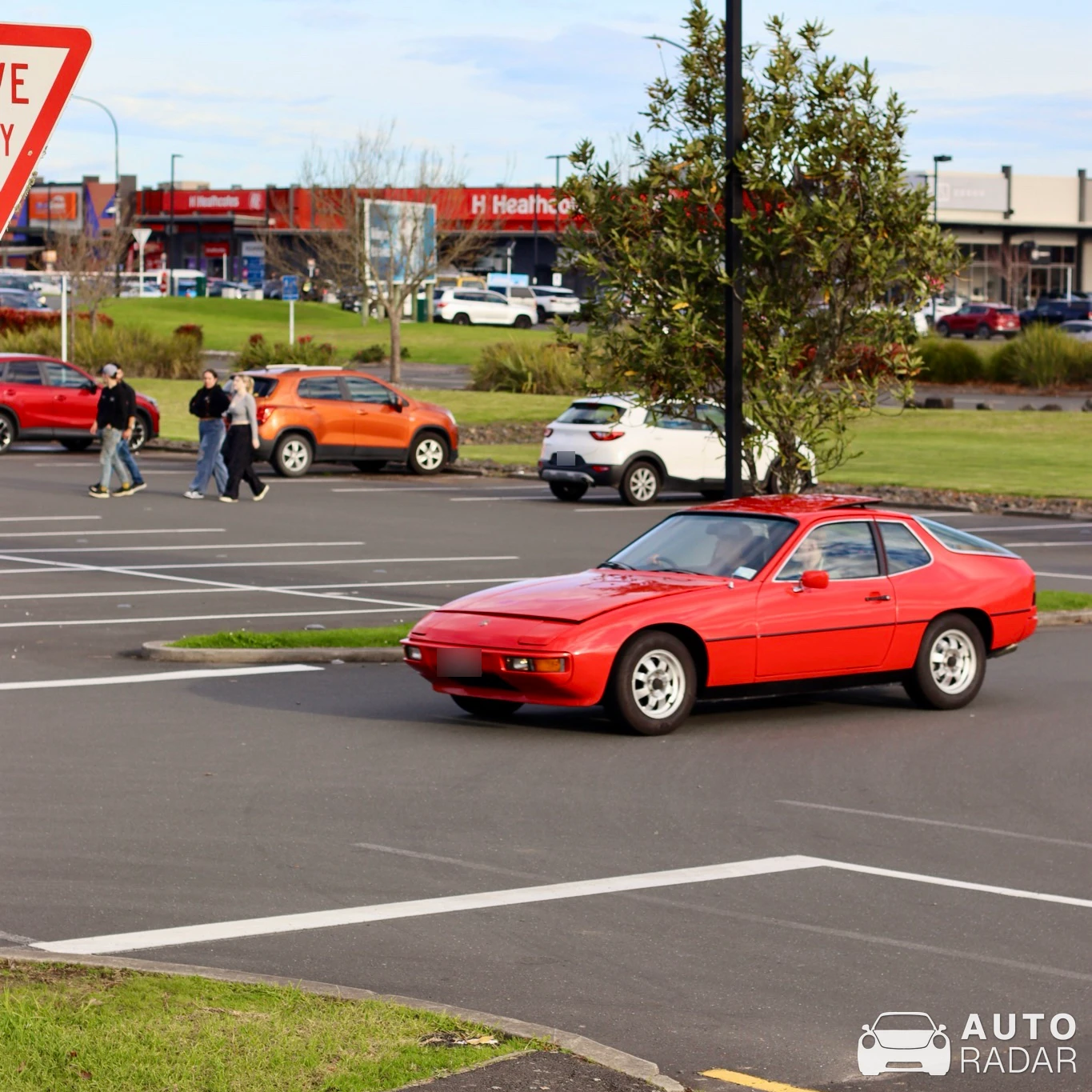 Porsche 924 spotted in Hamilton