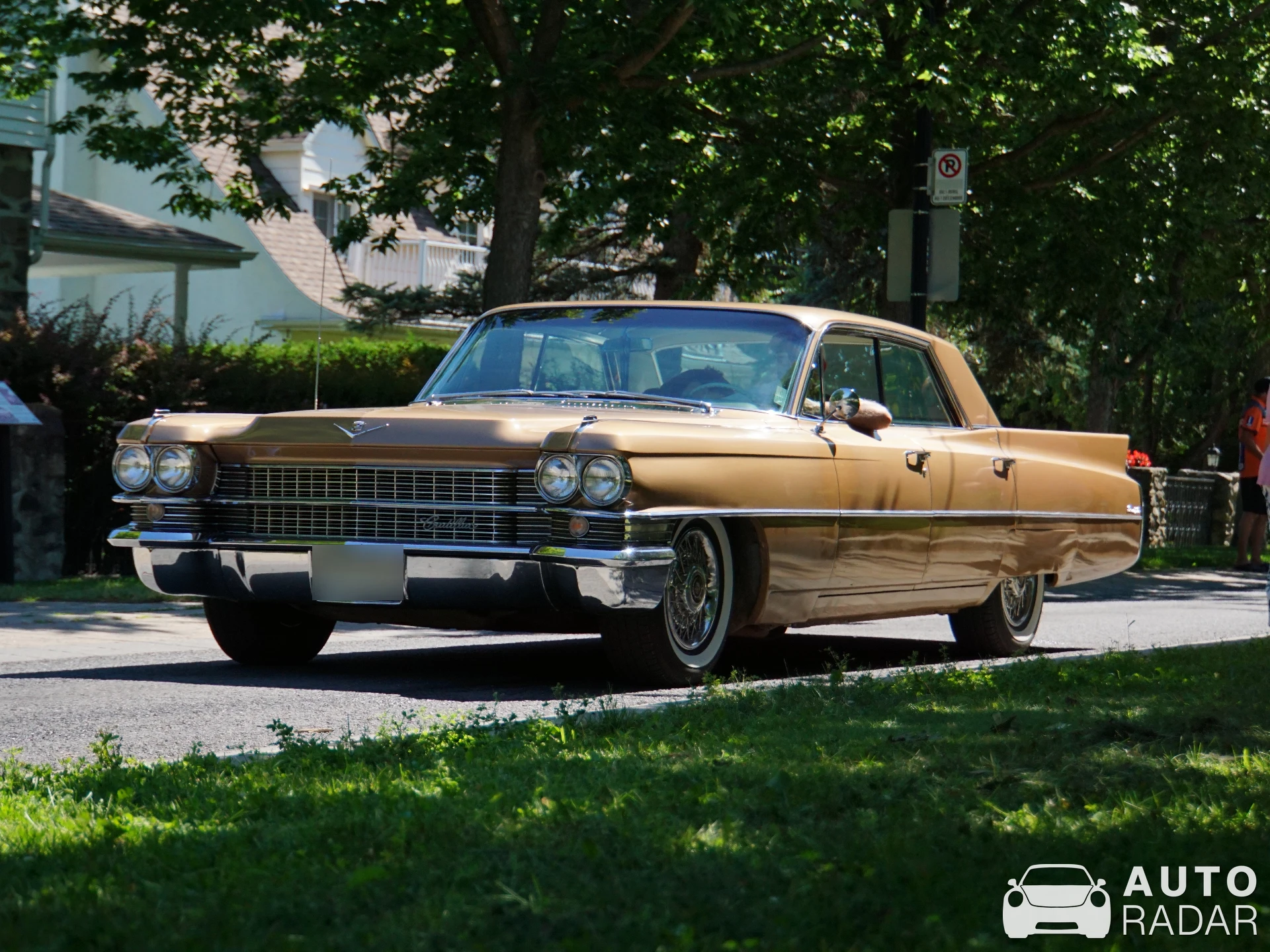 Cadillac DeVille spotted in Chambly