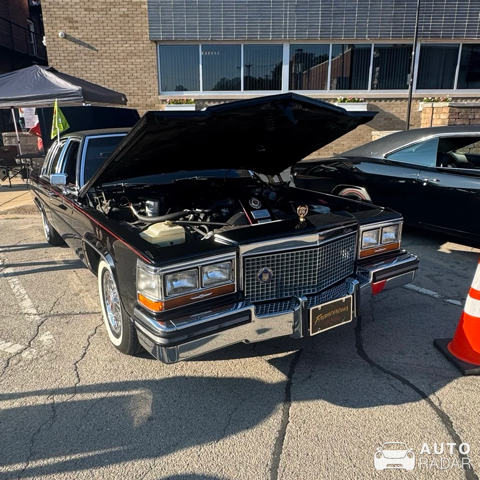 Cadillac Fleetwood Brougham spotted in Joliet