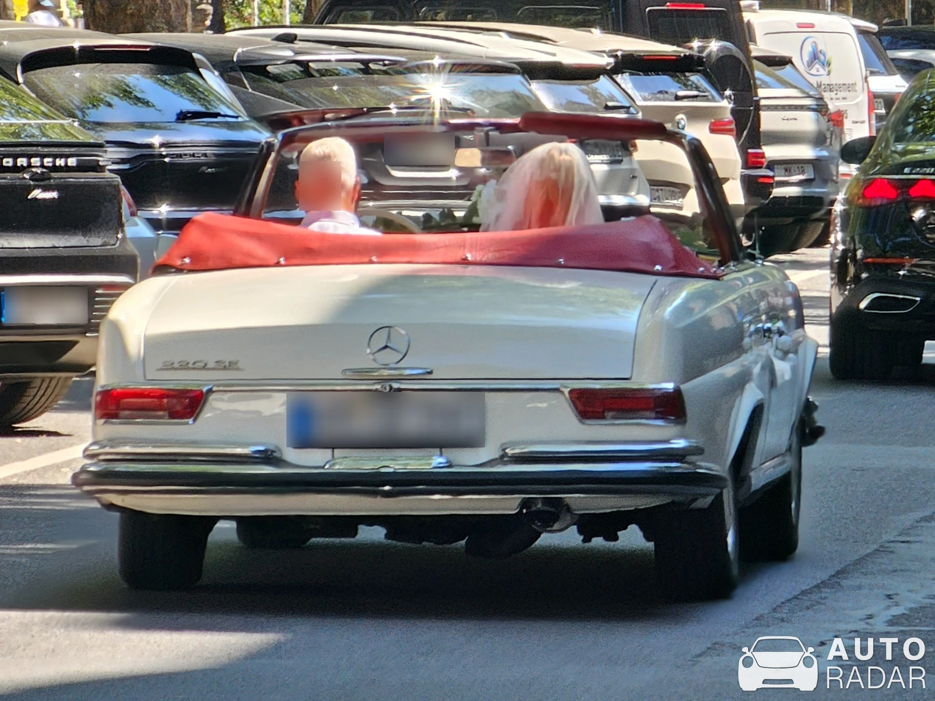 Mercedes-Benz 220 SE spotted in Düsseldorf