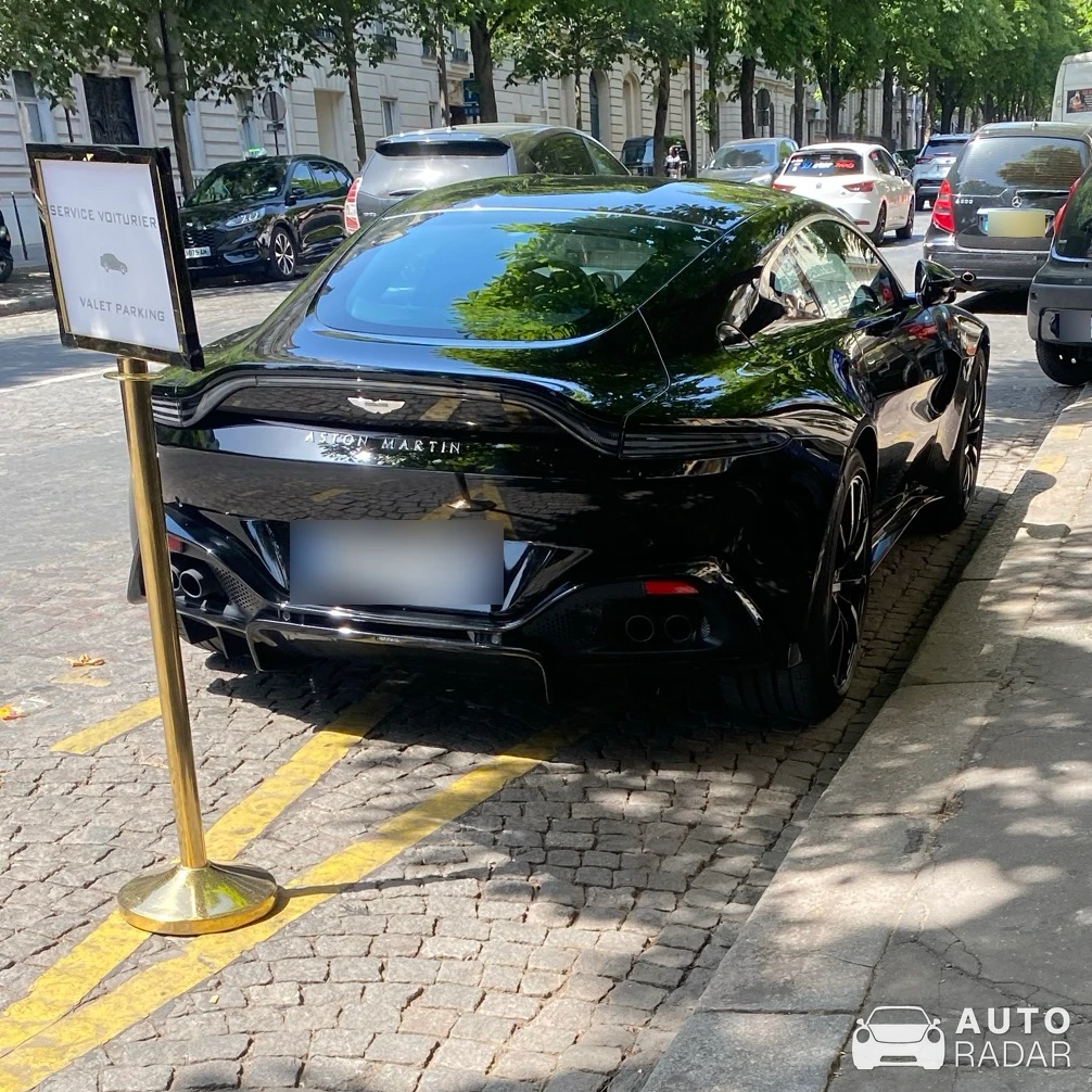 Aston Martin V8 Vantage spotted in Les Pavillons-sous-Bois