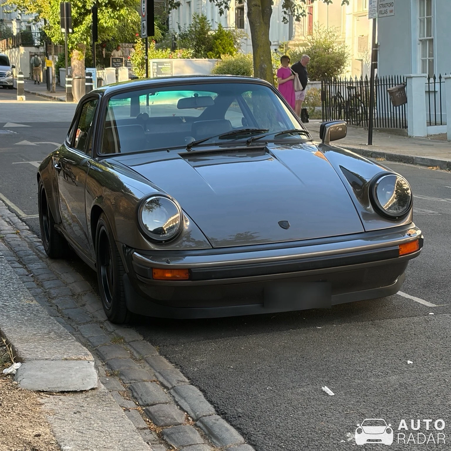 Porsche 964 Carrera spotted in London
