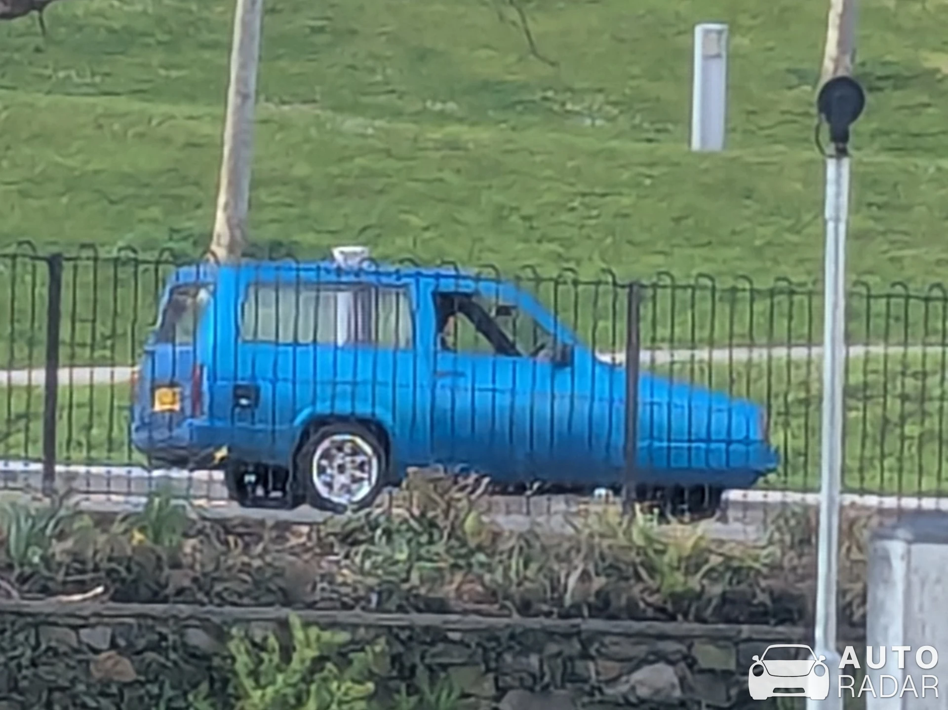 Reliant Robin MkII spotted in Bangor