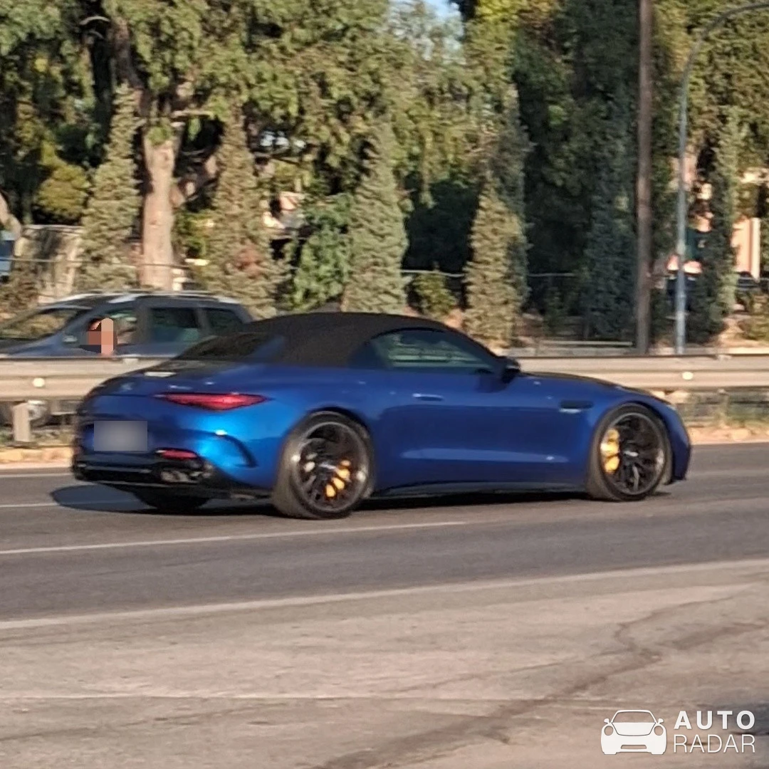 Mercedes-AMG SL 63 R232 spotted in Vari