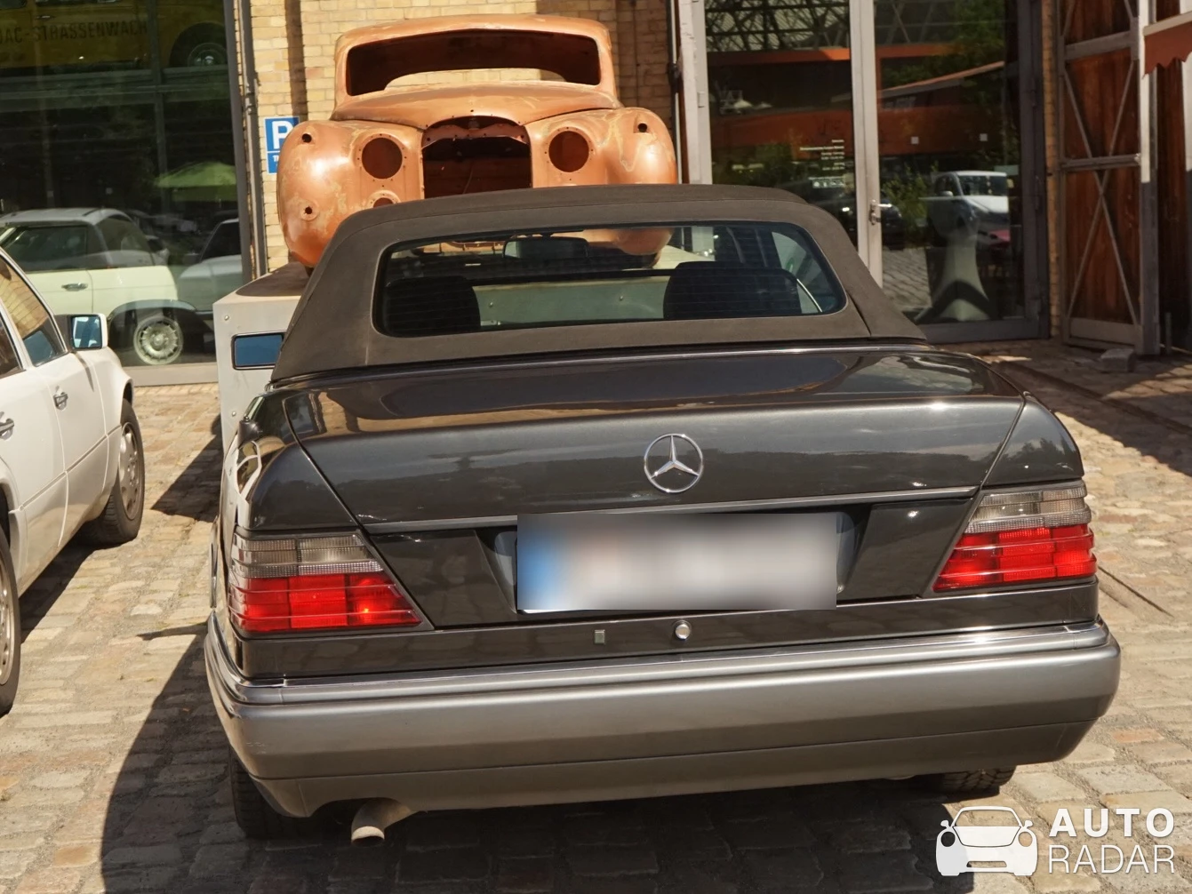 Mercedes-Benz E-Klasse Cabriolet A124 spotted in Berliini