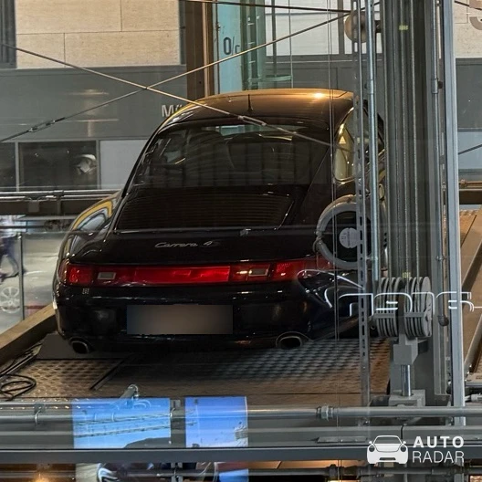 Porsche 993 Carrera 4 spotted in München