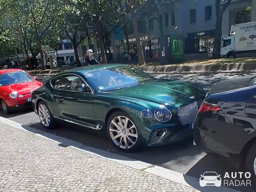 Bentley Continental GT spotted in Berliini