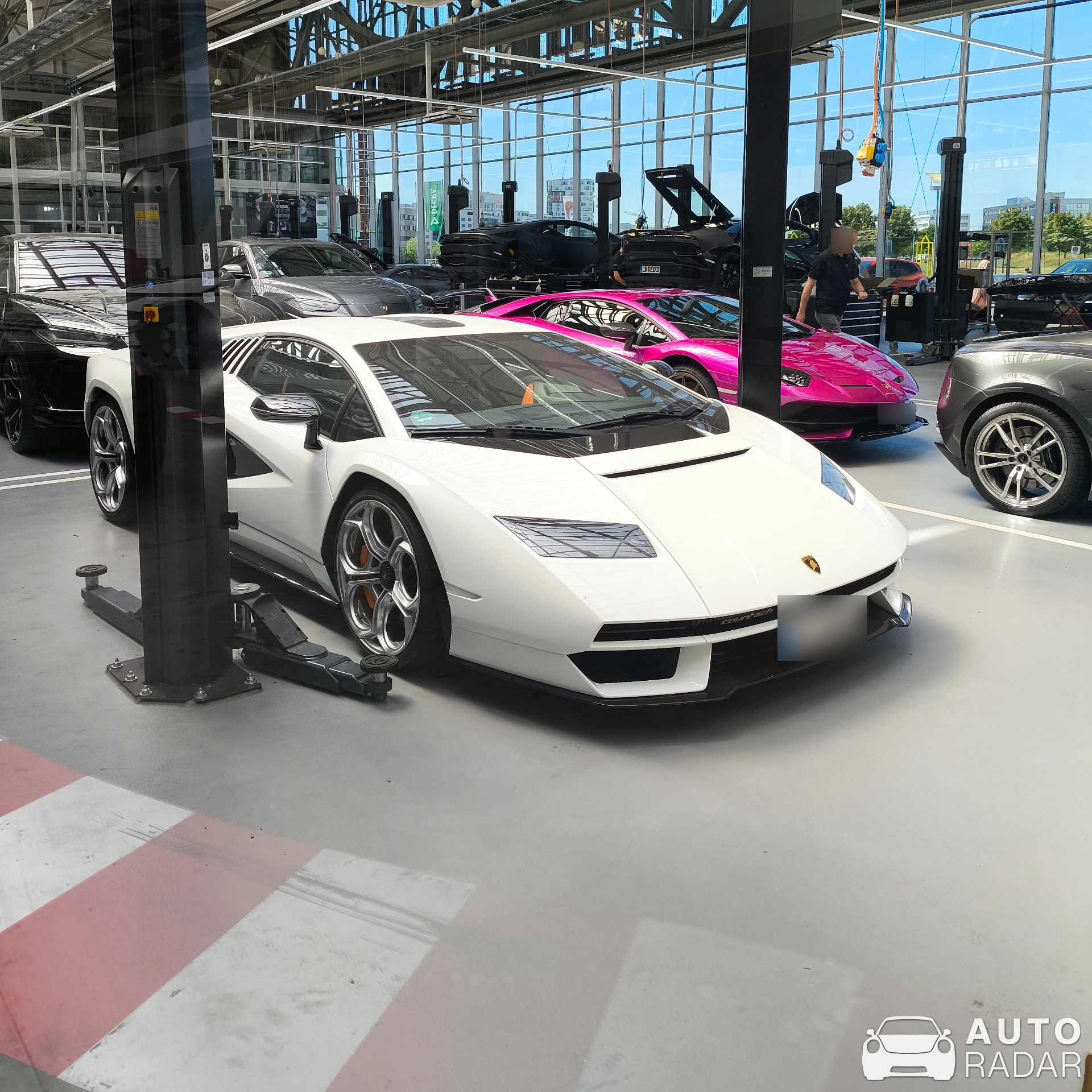 Lamborghini Countach LPI 800-4 spotted in Böblingen
