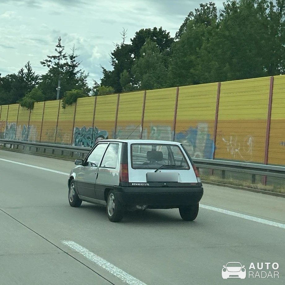 Renault 5 Maxi Turbo spotted in Hartenstein