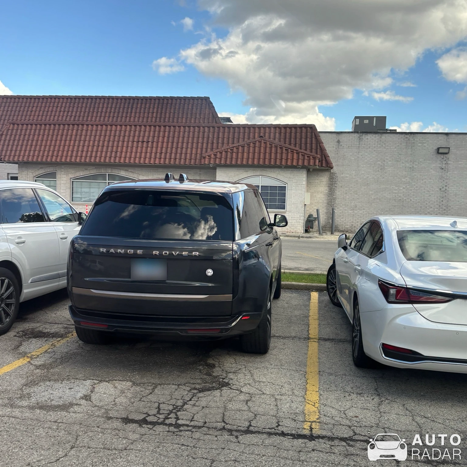 Land Rover Range Rover SV spotted in Glenview