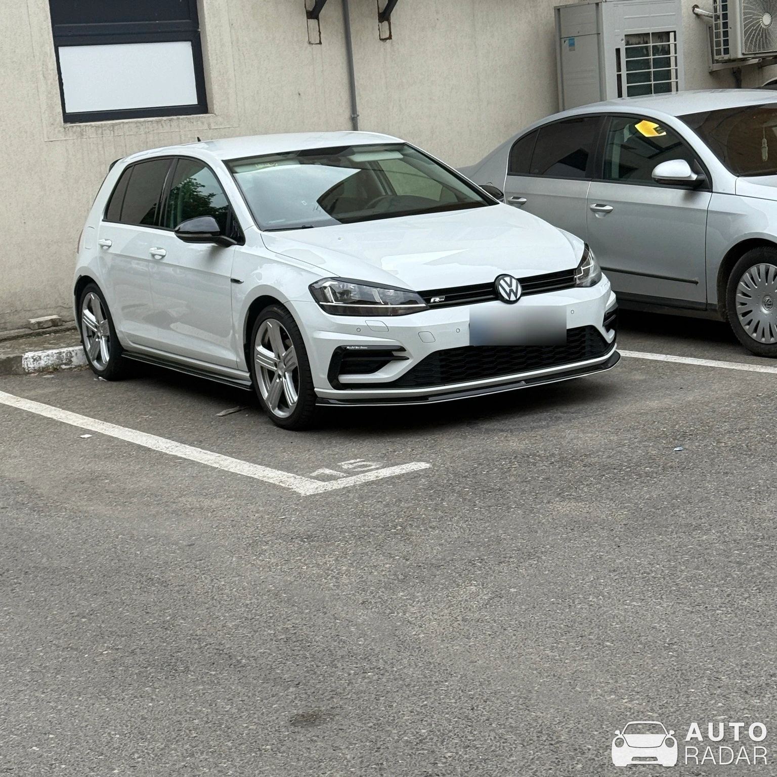 Volkswagen Golf MkVII R-Line spotted in Tirgoviste