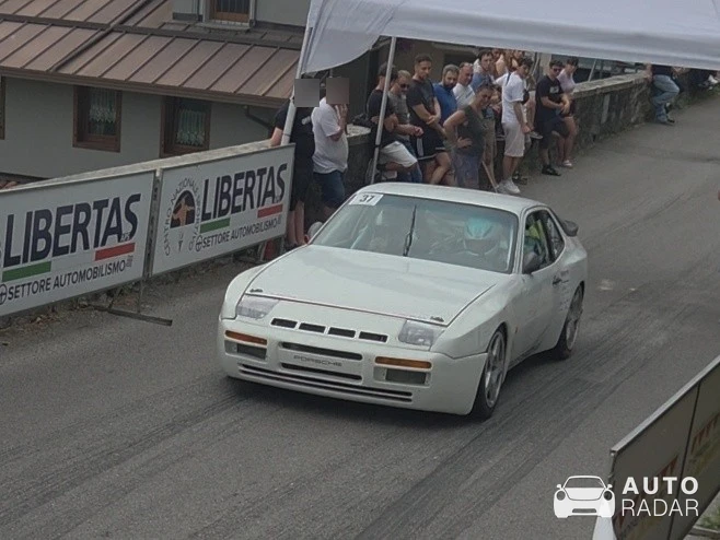 Porsche 944 Turbo spotted in Cerveno