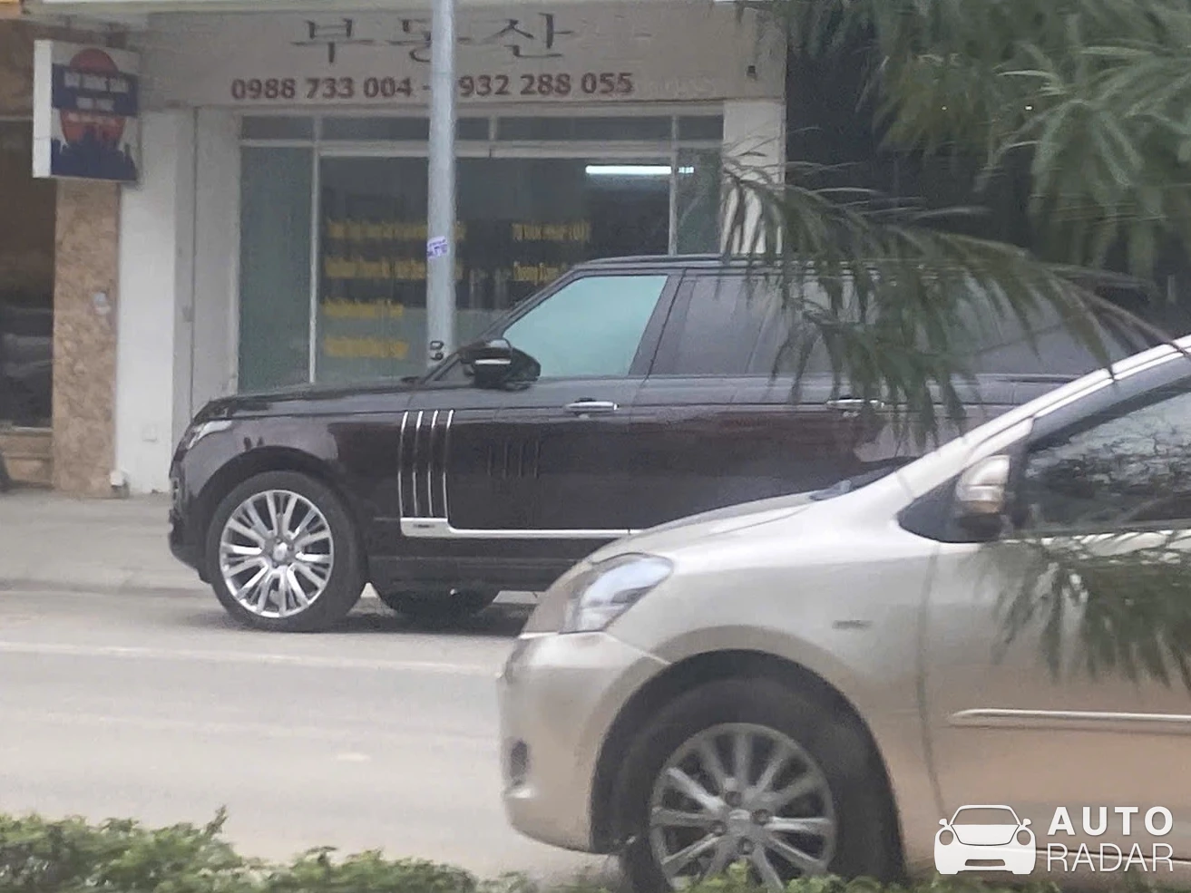 Land Rover Range Rover SV spotted in Vĩnh Phúc