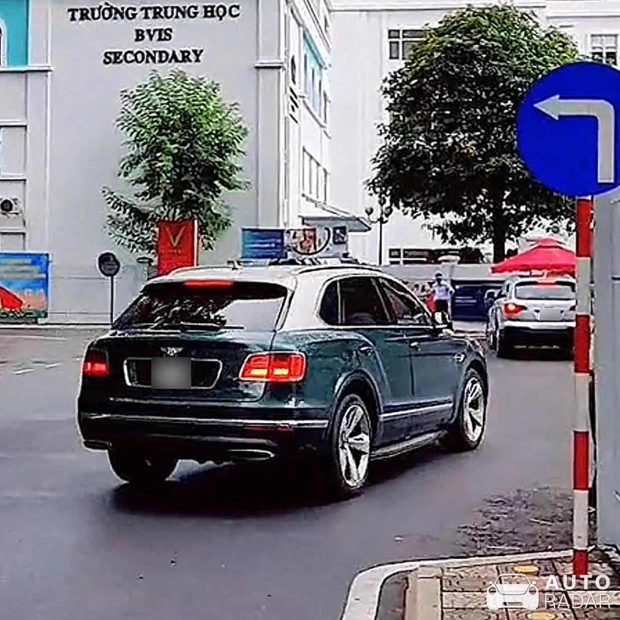 Bentley Bentayga V8 spotted in Hanoi