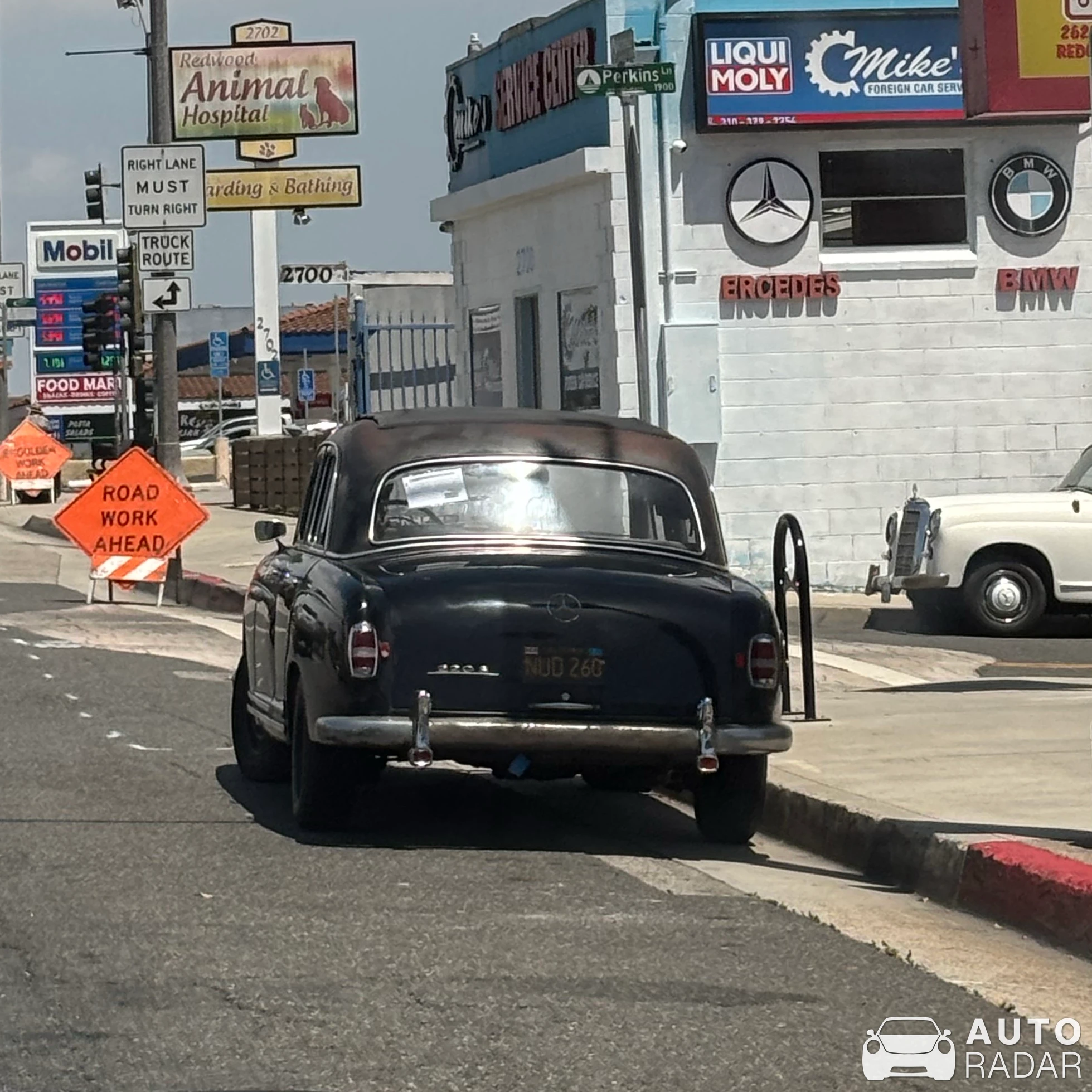 Mercedes-Benz 220 spotted in Redondo Beach
