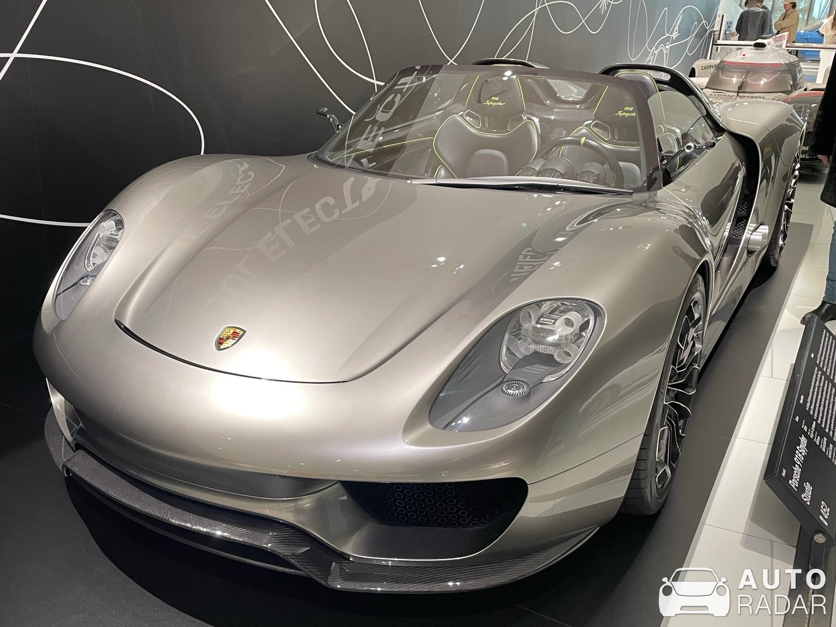 Porsche 918 Spyder Studie spotted in Stuttgart