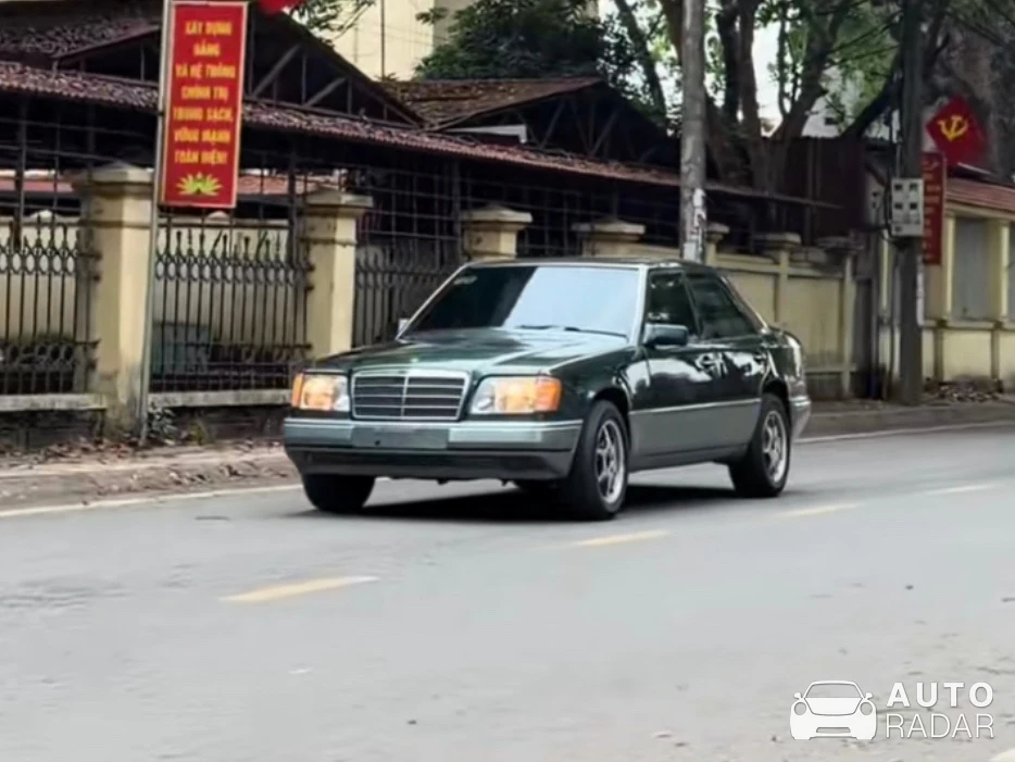 Mercedes-Benz 500E W124 spotted in Tề Lỗ
