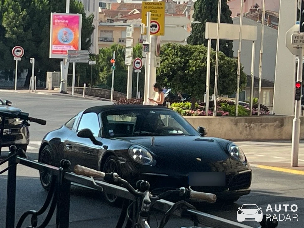 Porsche 911 Targa spotted in Cannes