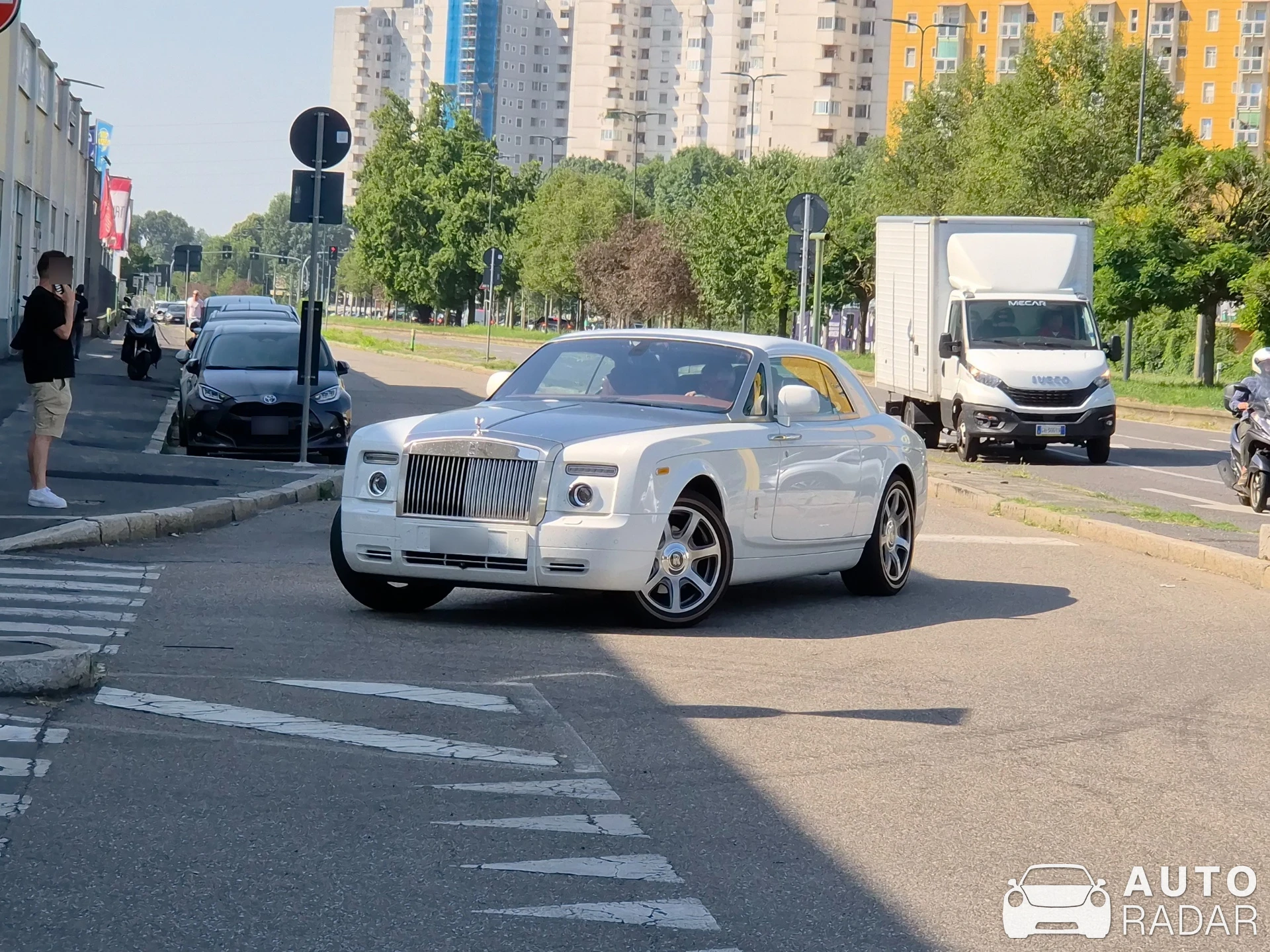 Rolls-Royce Phantom Coupé spotted in Milano