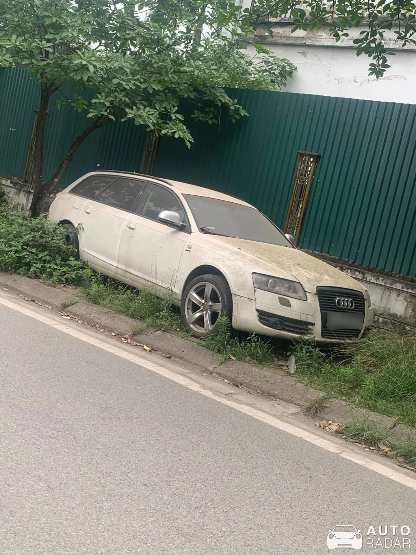 Audi A6 C6 Avant spotted in Bắc Từ Liêm