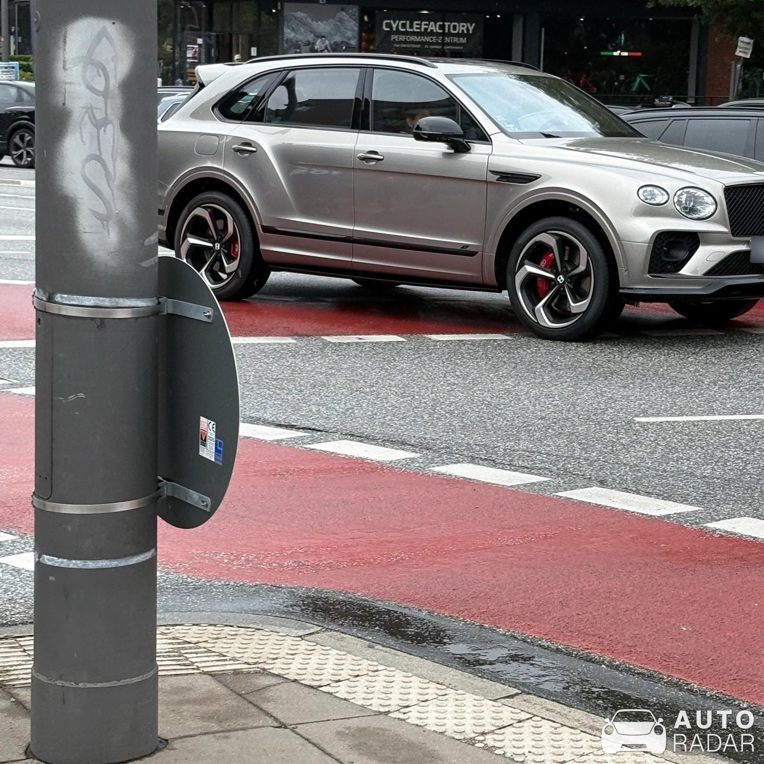 Bentley Bentayga V8 spotted in Hamburg